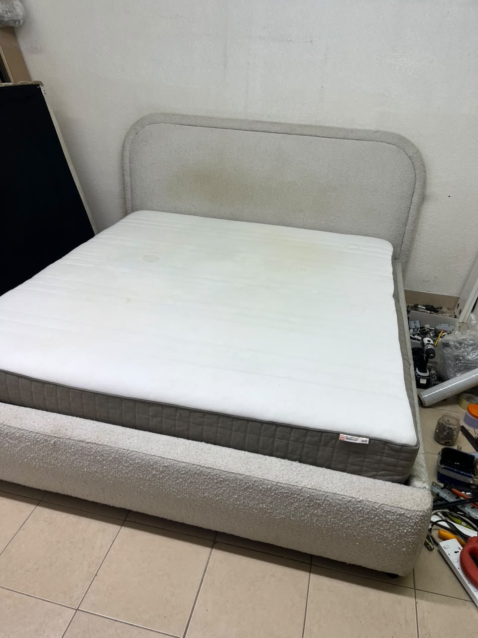 Modern upholstered double bed (featuring curved lines on the headboard and frame, covered in a textured fabric—such as bouclé, borg, or a woven textile—in a light beige or off-white shade), with a white top mattress resting on the bed base. 180x200 cm. - Image 8