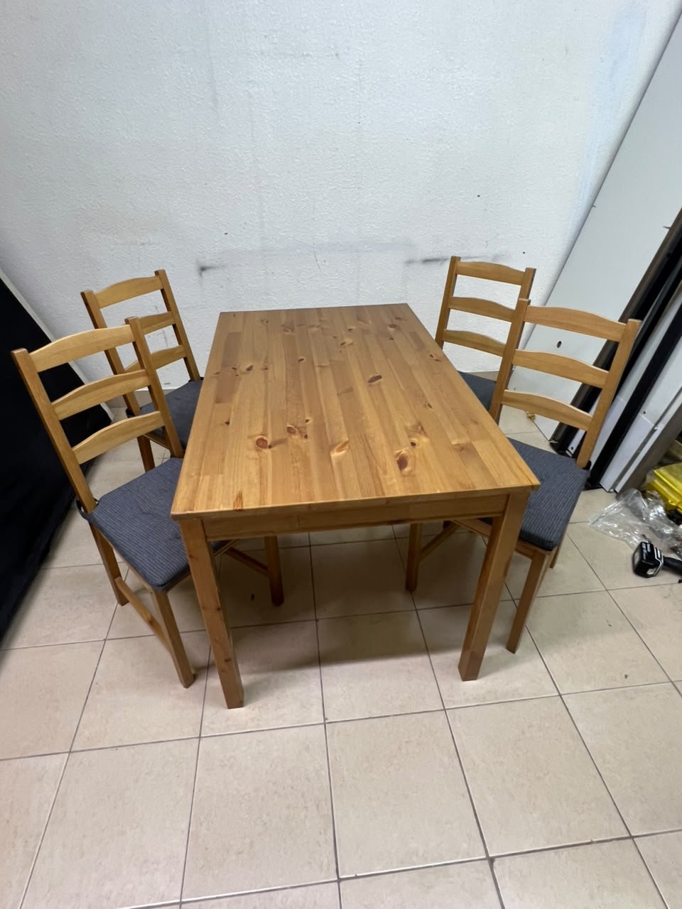 Solid wood dining table with 4 chairs (IKEA JOKKMOKK model) in an antique-stain pine finish, including grey seat cushions (IKEA JUSTINA model). - Image 8
