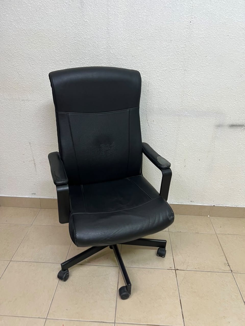 An IKEA swivel office chair—specifically the MILLBERGET model—in black. - Image 2