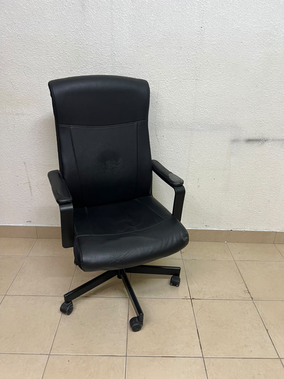 An IKEA swivel office chair—specifically the MILLBERGET model—in black. - Image 7
