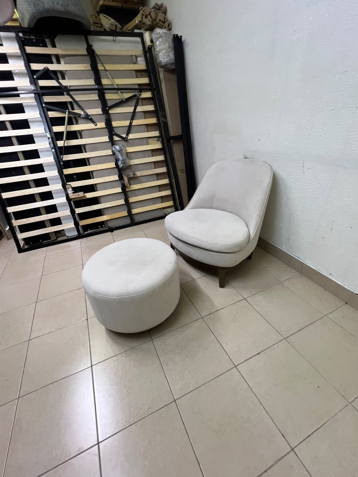 An armchair (poltrona) with a matching footstool (pouffe), featuring a modern, curved design; upholstered in a light beige velvet or linen-like fabric and set upon elegant wooden legs. - Image 6