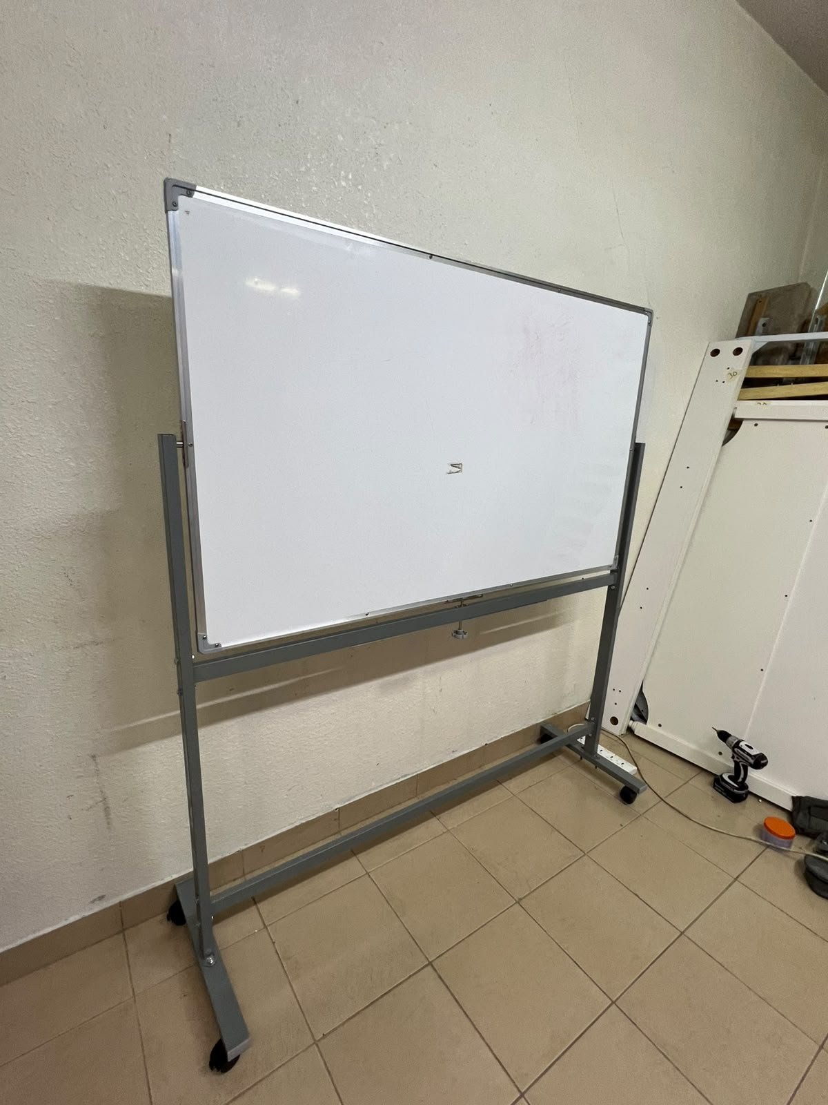 Double-sided, mobile magnetic whiteboard with a metal stand on wheels (Maxi Whiteboard). - Image 2