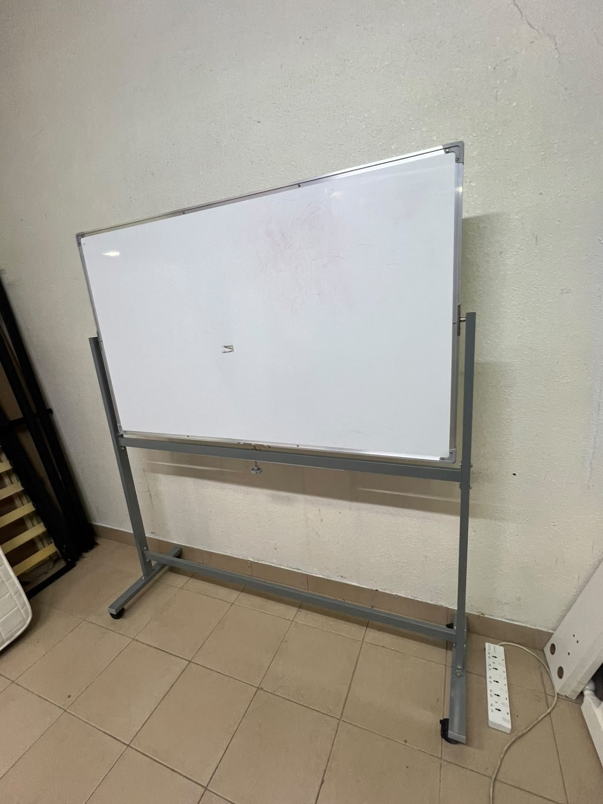 Double-sided, mobile magnetic whiteboard with a metal stand on wheels (Maxi Whiteboard).