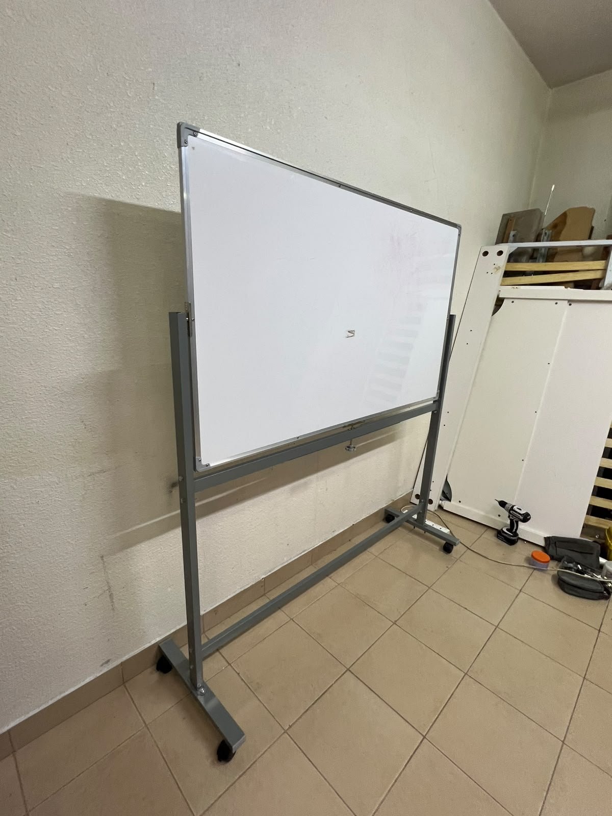 Double-sided, mobile magnetic whiteboard with a metal stand on wheels (Maxi Whiteboard). - Image 4