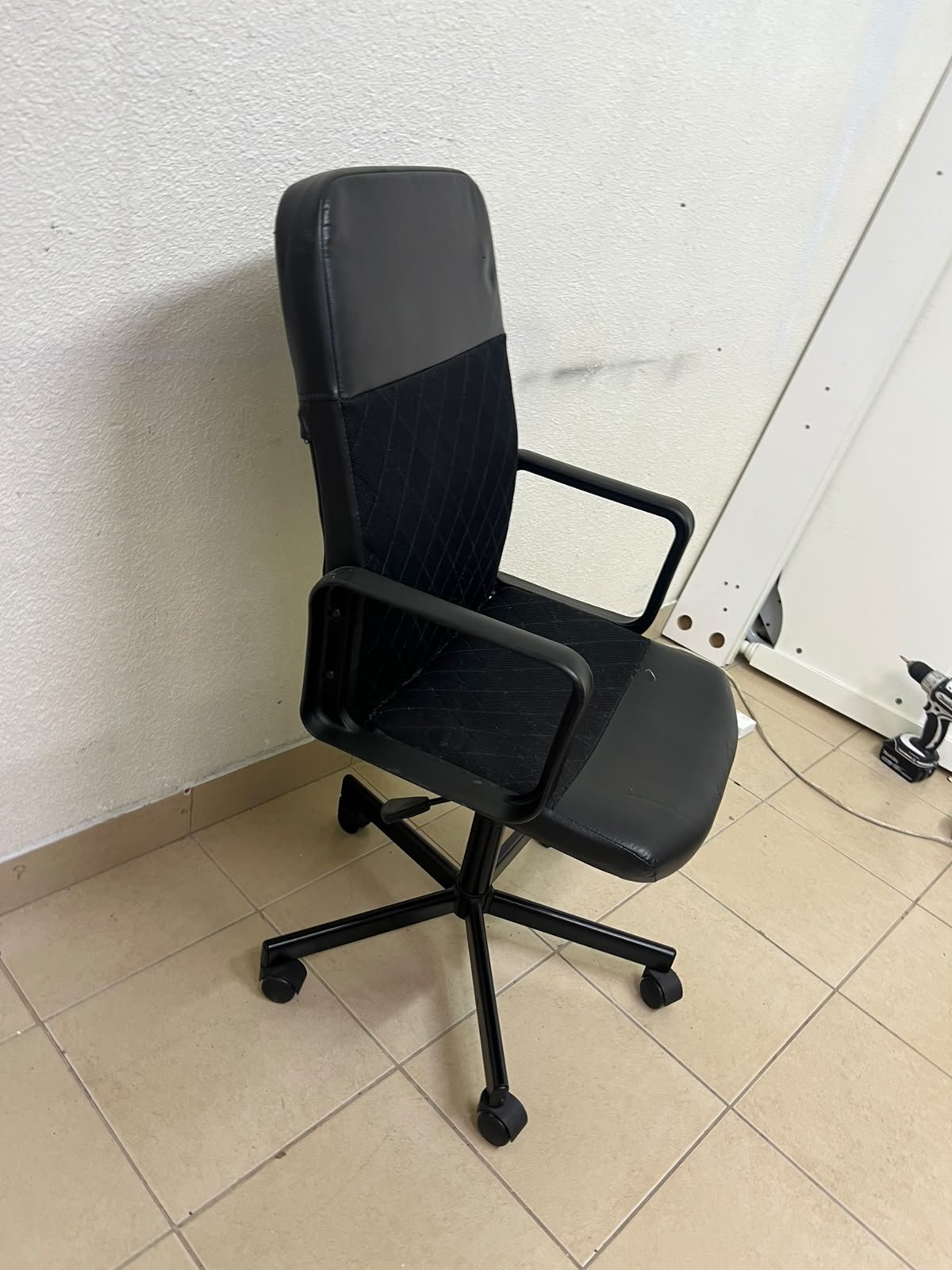An IKEA swivel office chair known as the RENBERGET swivel chair, in black Bomstad. - Image 5