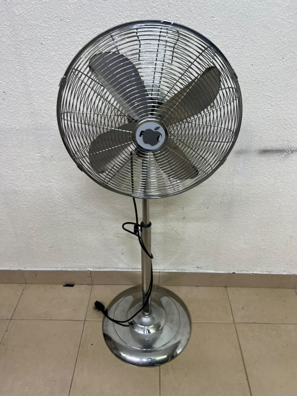 Metal stand fan (pedestal fan) with a chrome/stainless steel finish and a heavy, round base (similar to models like the Geepas GF9611, Deco Breeze, or other comparable 16-inch metal floor fans). - Image 2