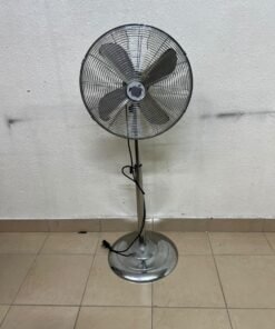Metal stand fan (pedestal fan) with a chrome/stainless steel finish and a heavy, round base (similar to models like the Geepas GF9611, Deco Breeze, or other comparable 16-inch metal floor fans).