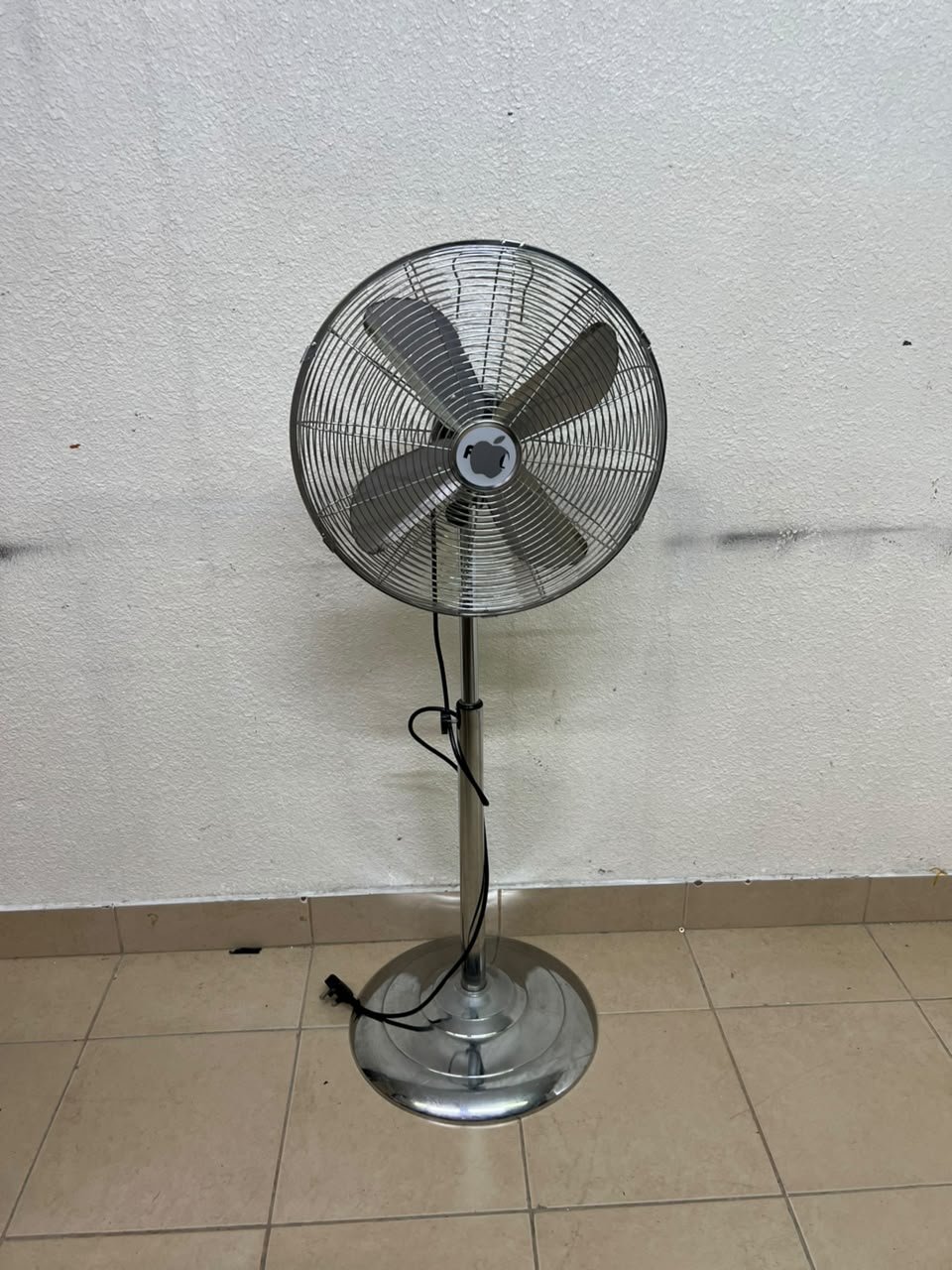 Metal stand fan (pedestal fan) with a chrome/stainless steel finish and a heavy, round base (similar to models like the Geepas GF9611, Deco Breeze, or other comparable 16-inch metal floor fans). - Image 5