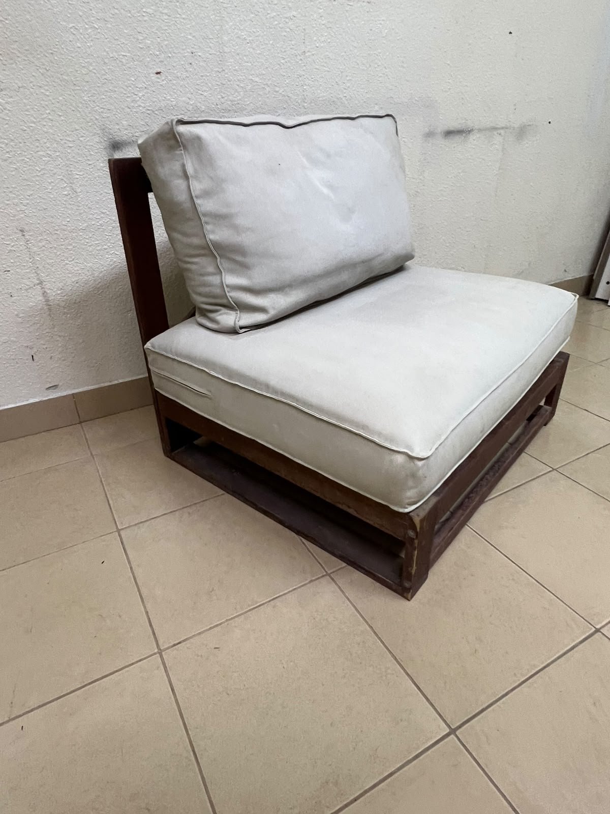 A comfortable chair from the NÄMMARÖ outdoor collection by IKEA UAE, featuring a light brown finish and beige cushions from the Frösön/Duvholmen series.