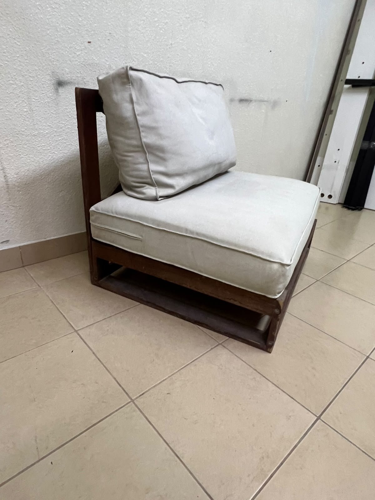 A comfortable chair from the NÄMMARÖ outdoor collection by IKEA UAE, featuring a light brown finish and beige cushions from the Frösön/Duvholmen series. - Image 7