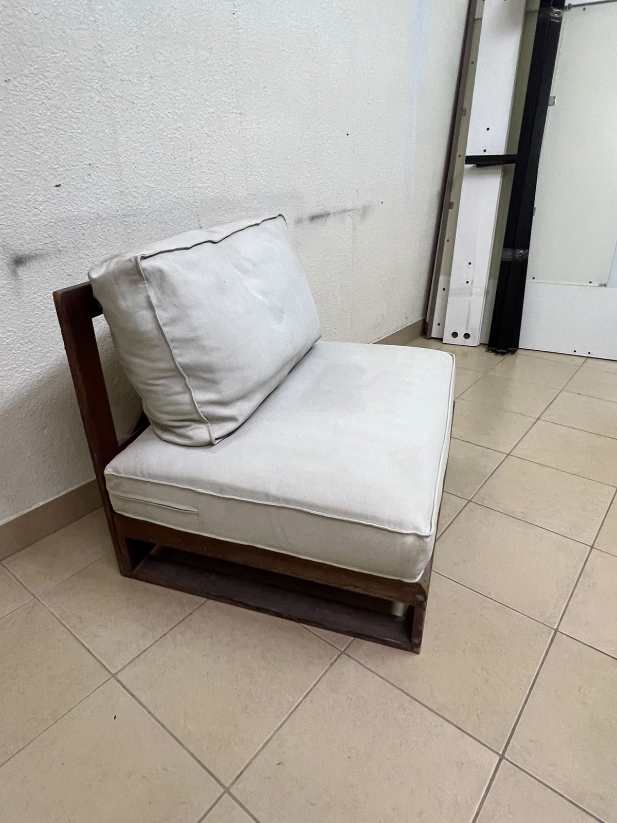 A comfortable chair from the NÄMMARÖ outdoor collection by IKEA UAE, featuring a light brown finish and beige cushions from the Frösön/Duvholmen series. - Image 2