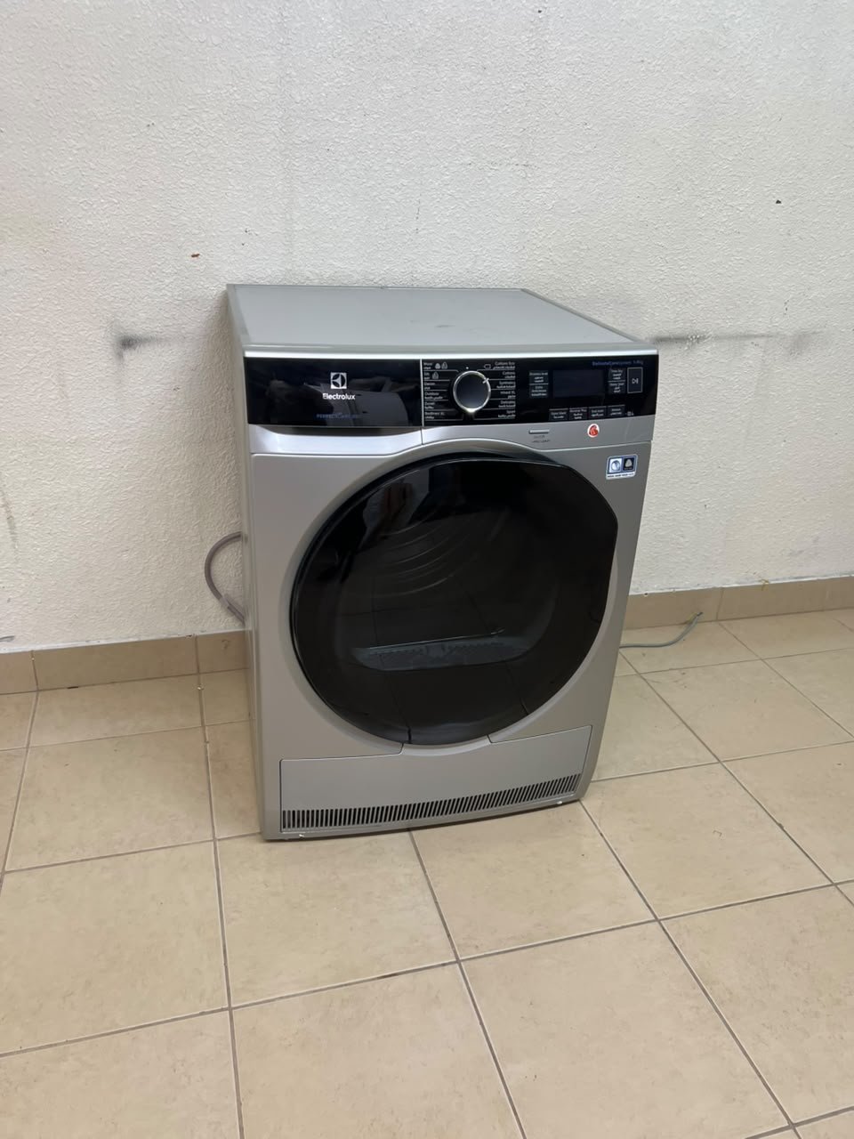 Electrolux front-loading clothes dryer, silver, 9 kg capacity - Image 5