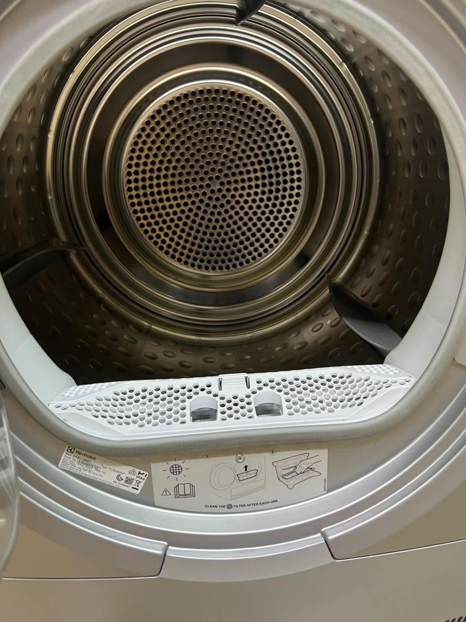 Electrolux front-loading clothes dryer, silver, 9 kg capacity - Image 6