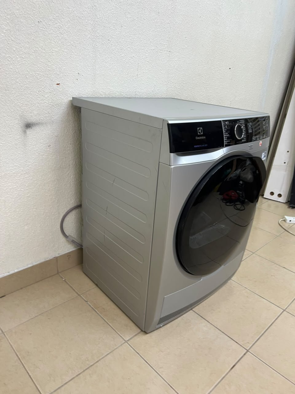 Electrolux front-loading clothes dryer, silver, 9 kg capacity - Image 8