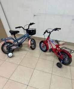 Two children’s bicycles in different colors (blue and red), equipped with training wheels and front baskets. - Image 8